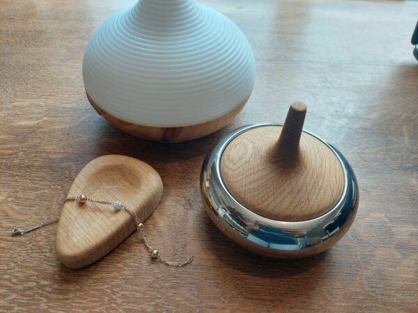 Handmade Oak trinket dishes and handmade wooden gifts by The Wooden Gem.
