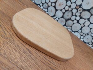 Cobbled oak chopping board by the wooden gem